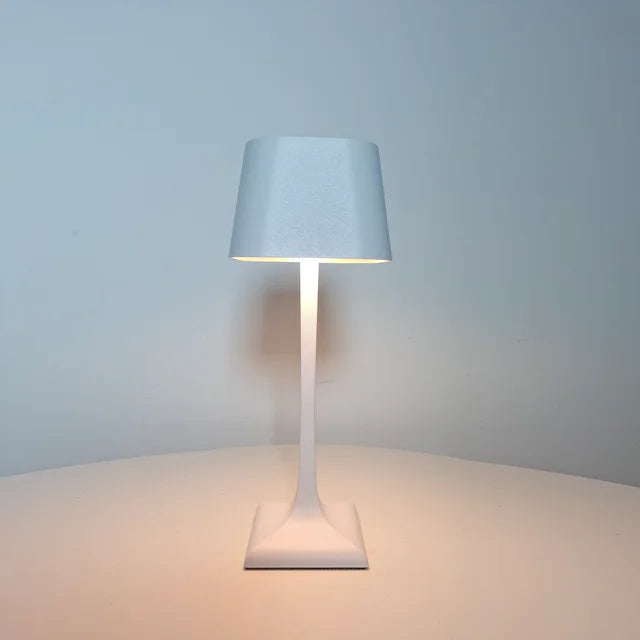 LED USB Tischlampe - Modernes quadratisches Design für den Einsatz zu Hause und im Büro