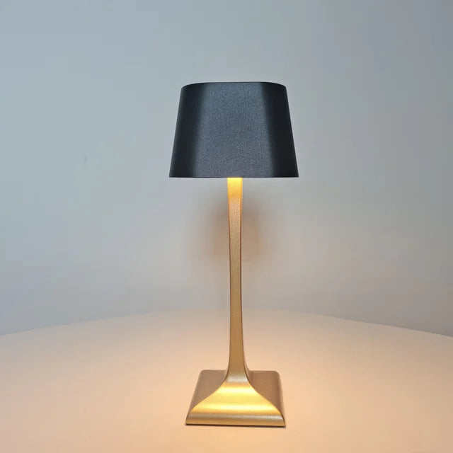 LED USB Tischlampe - Modernes quadratisches Design für den Einsatz zu Hause und im Büro