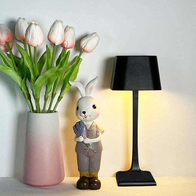 LED USB Tischlampe - Modernes quadratisches Design für den Einsatz zu Hause und im Büro