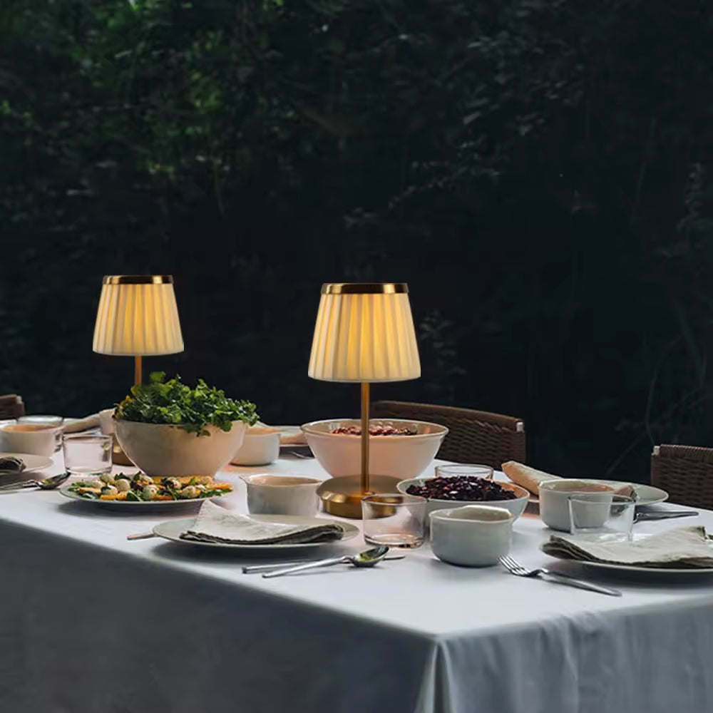 LumiLuxe – Elegante Tischlampe mit modernem Charme