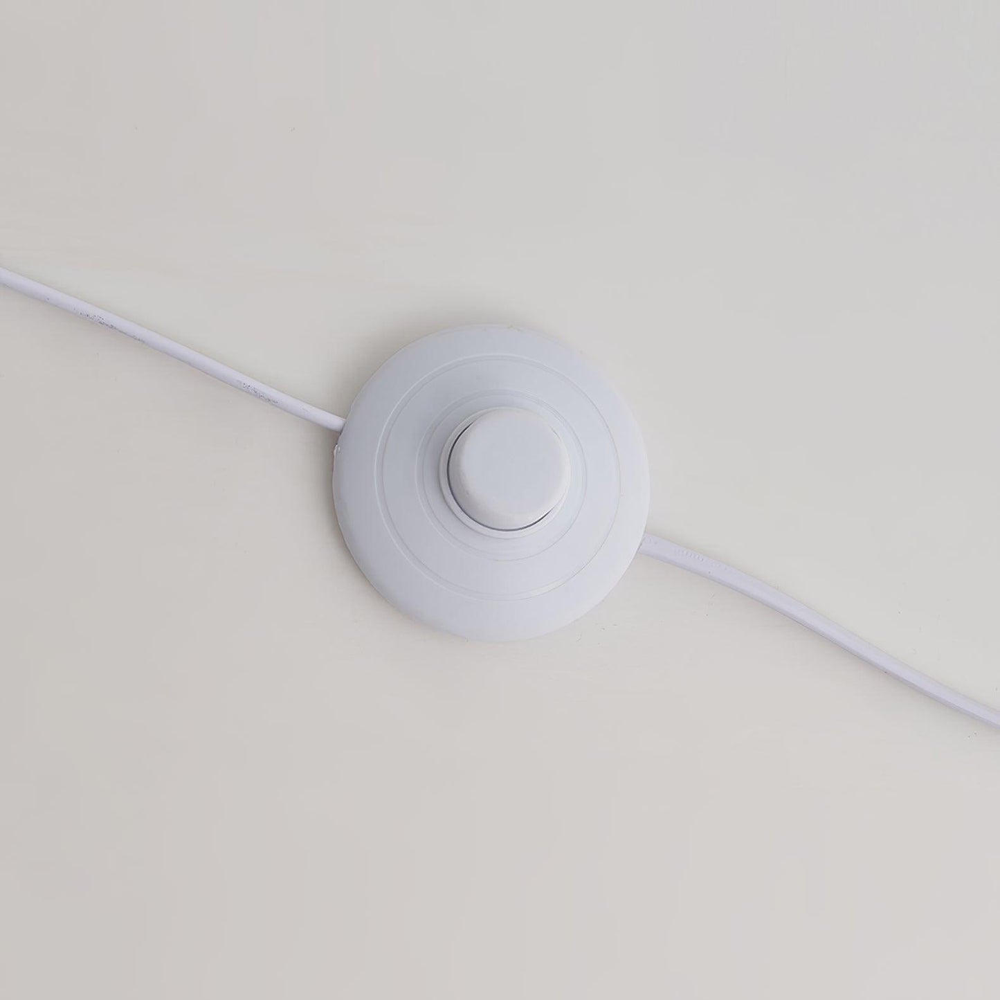 Moderne Design Stehlampe aus Metall und Glas - Elegante Beleuchtung für Ihr Interieur