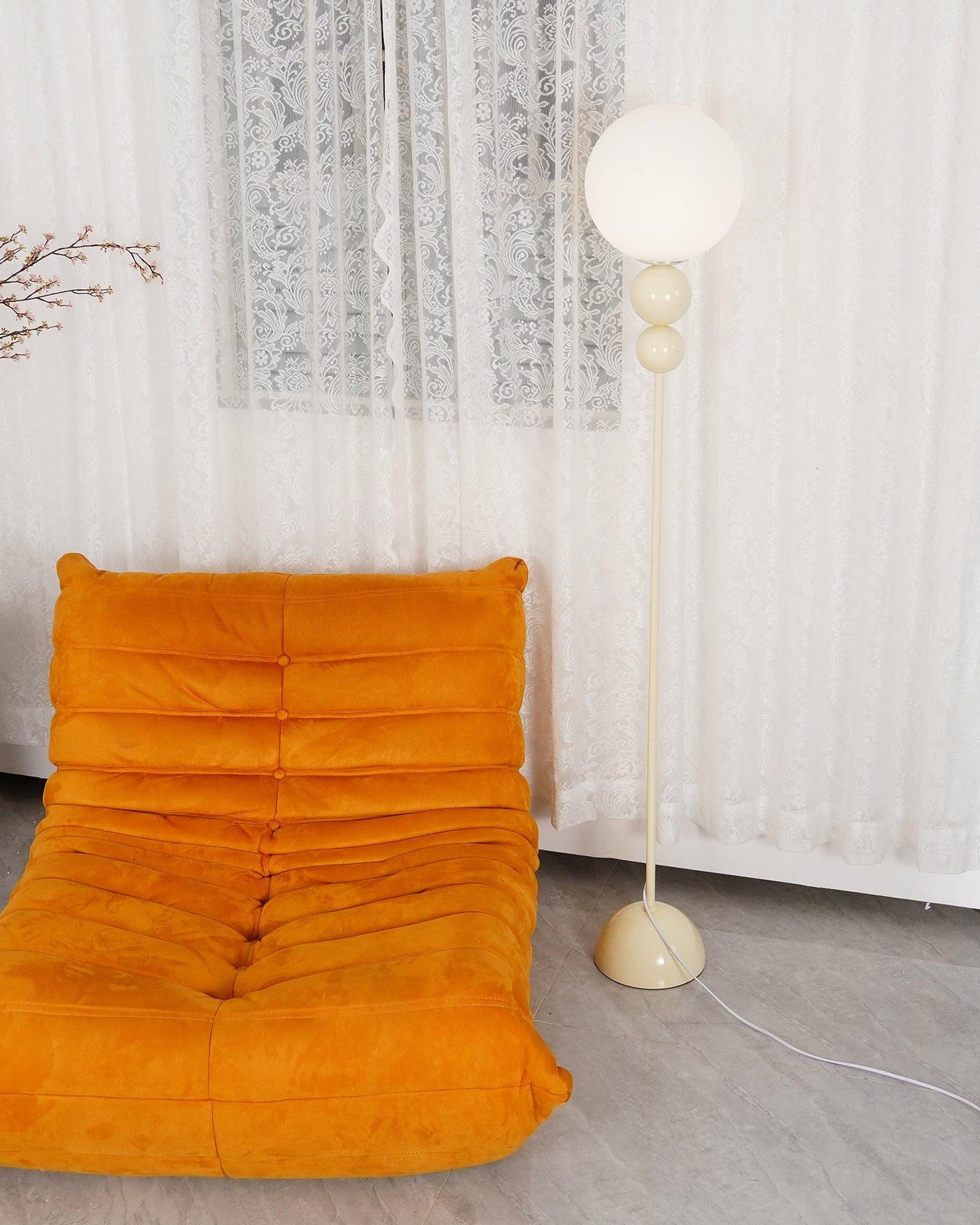 Moderne Design Stehlampe aus Metall und Glas - Elegante Beleuchtung für Ihr Interieur