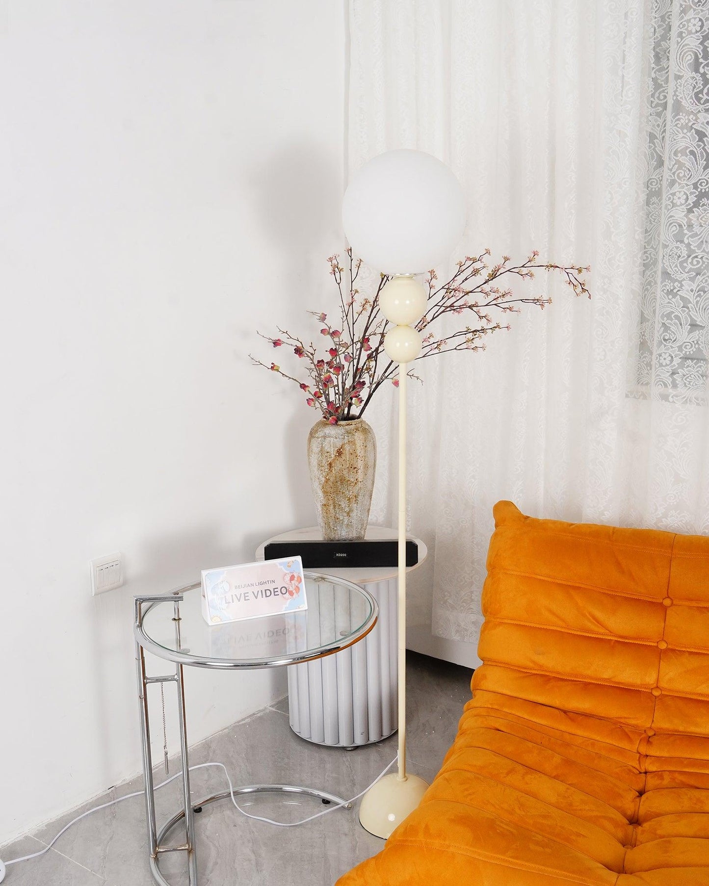 Moderne Design Stehlampe aus Metall und Glas - Elegante Beleuchtung für Ihr Interieur