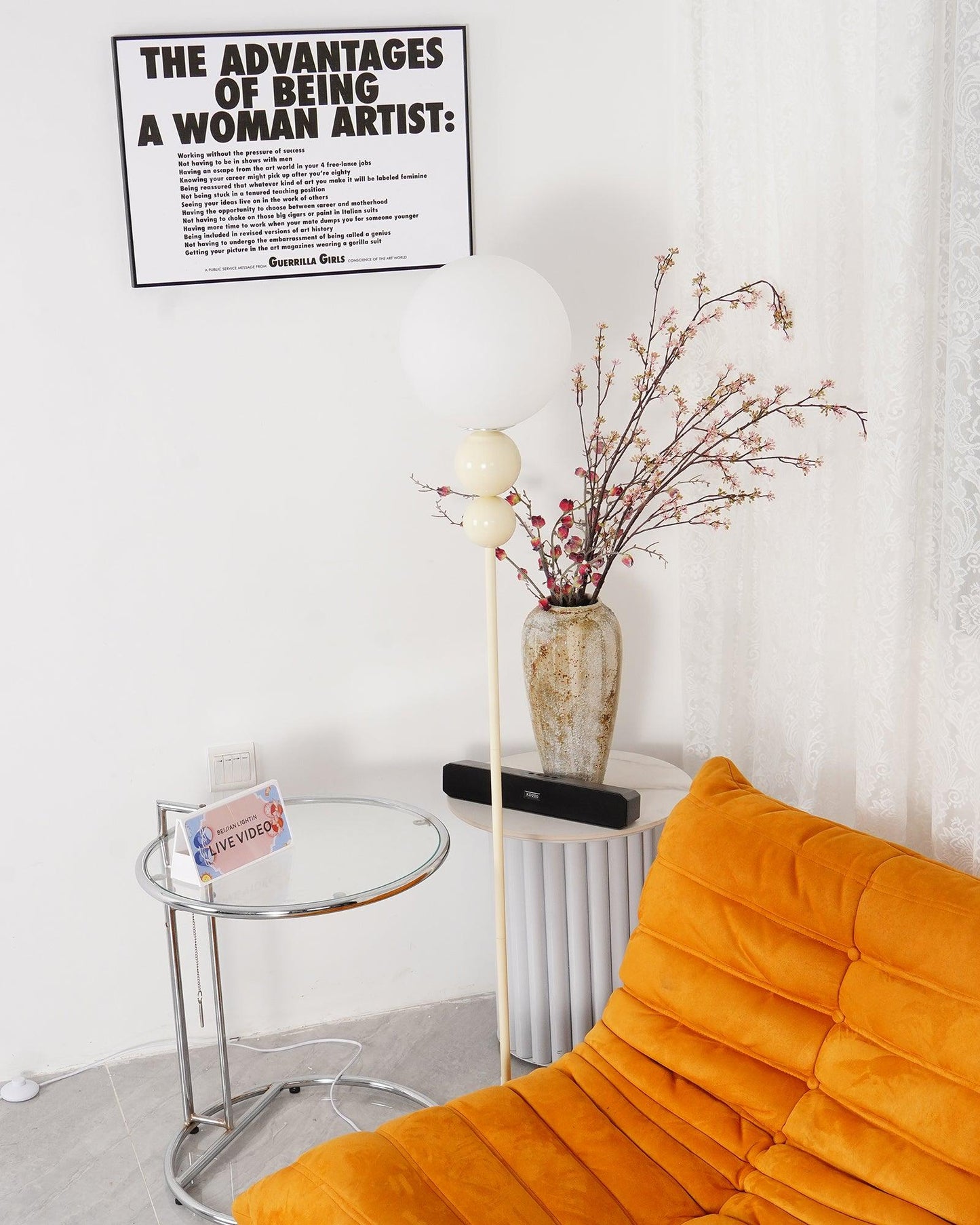 Moderne Design Stehlampe aus Metall und Glas - Elegante Beleuchtung für Ihr Interieur
