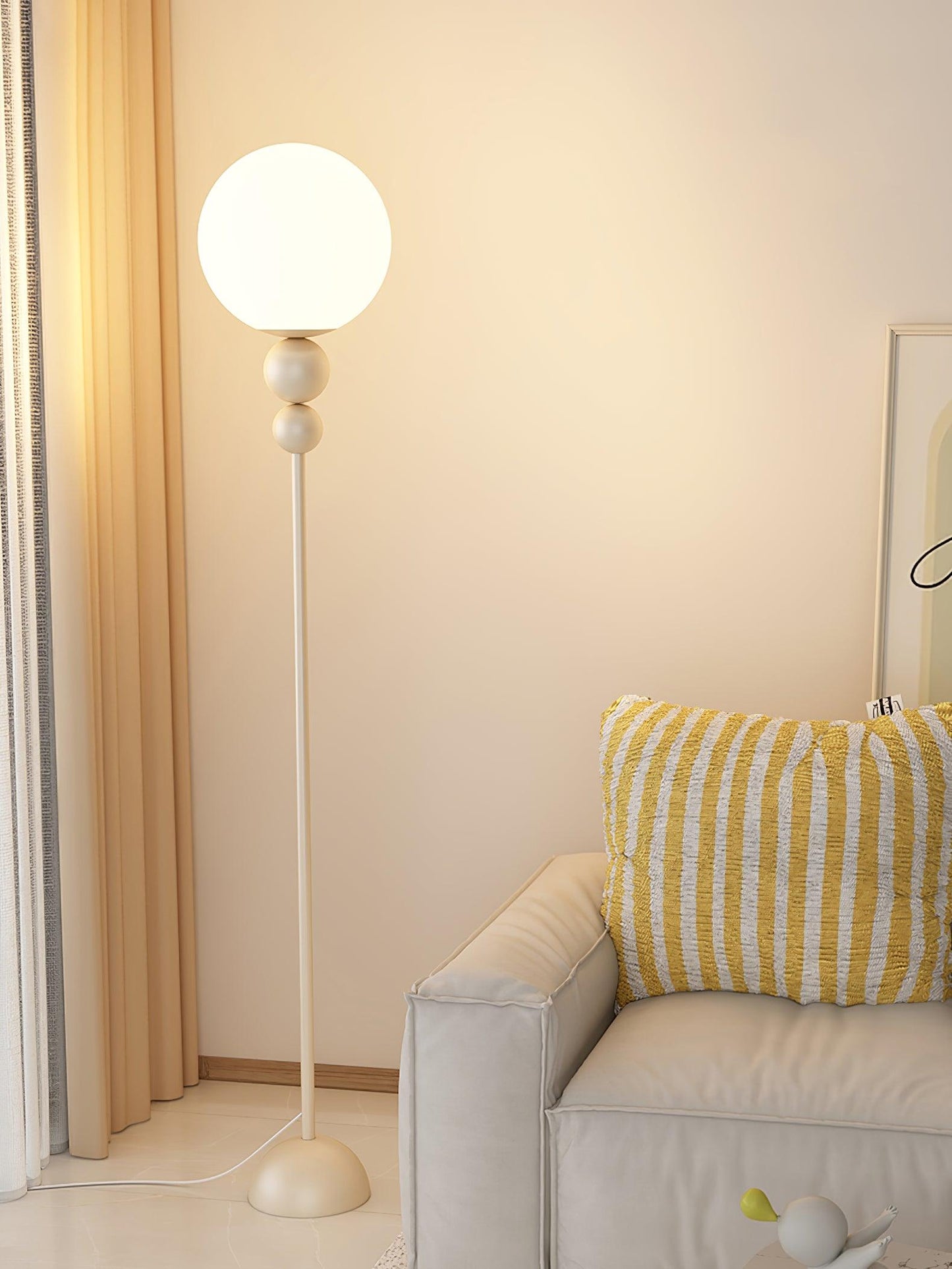 Moderne Design Stehlampe aus Metall und Glas - Elegante Beleuchtung für Ihr Interieur