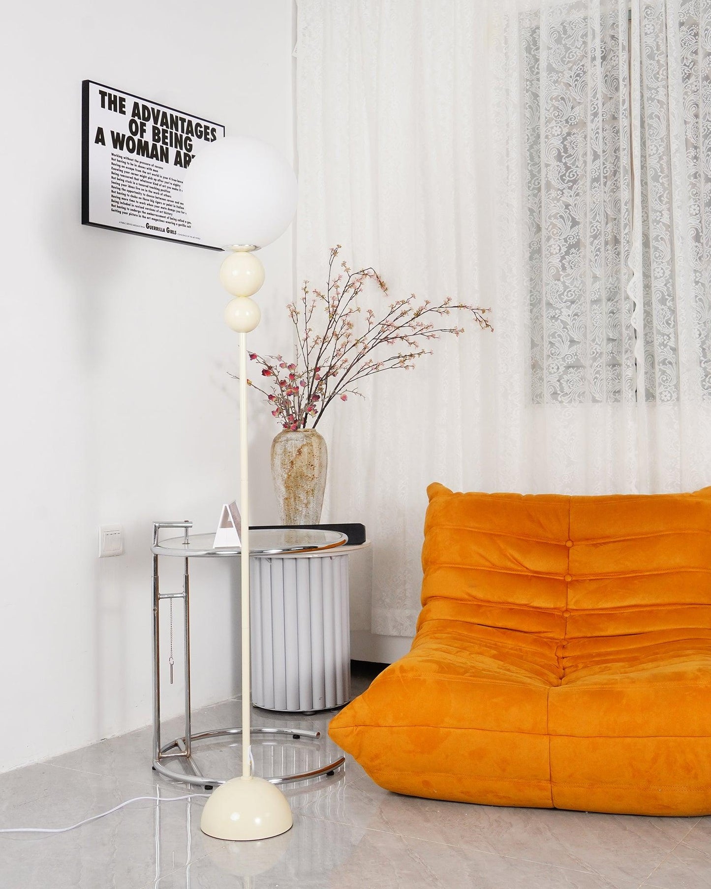 Moderne Design Stehlampe aus Metall und Glas - Elegante Beleuchtung für Ihr Interieur