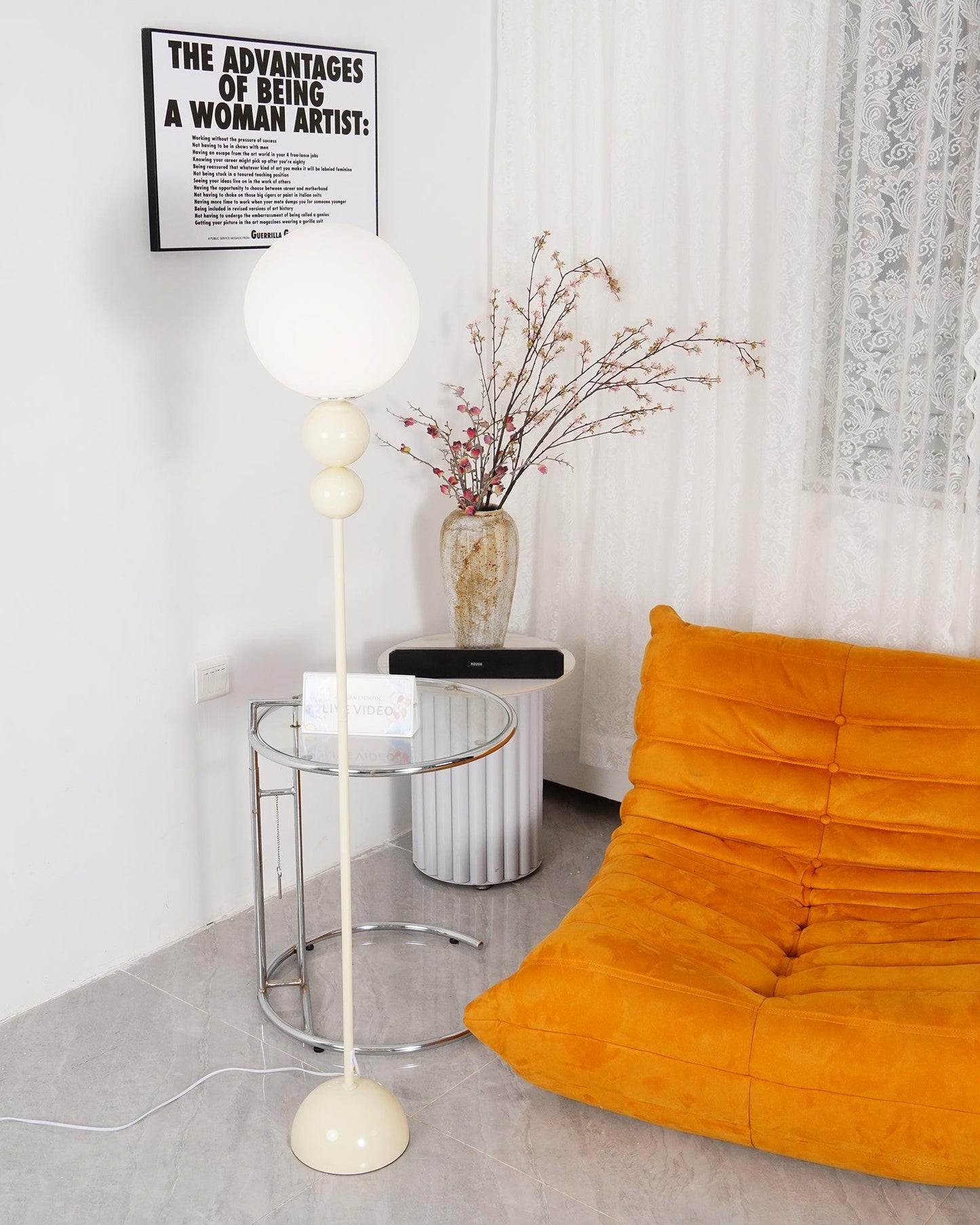 Moderne Design Stehlampe aus Metall und Glas - Elegante Beleuchtung für Ihr Interieur