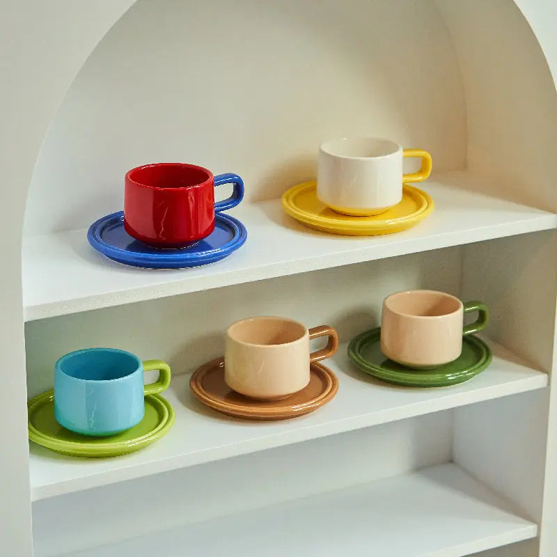 Color Wheel Kaffeetassen-Set – Buntes Design mit Untertassen – Spülmaschinen- & Mikrowellengeeignet