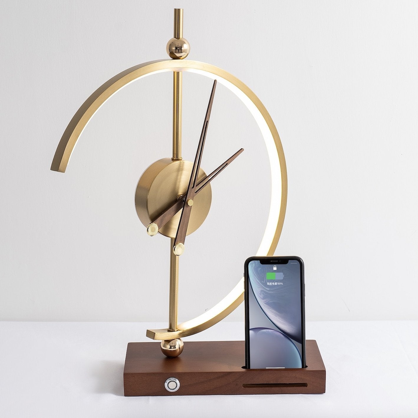 Moderne Uhr Lampe mit Kabellosem Ladegerät - Elegantes Design aus Holz und Metall