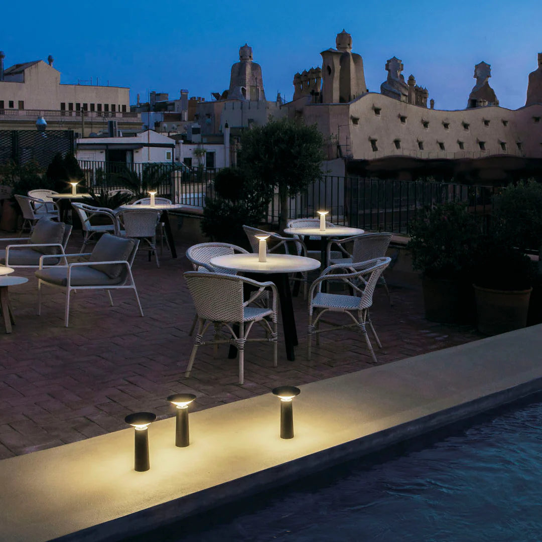 GlowBeam - Moderne LED Tischlampe mit drehbarem Kopf