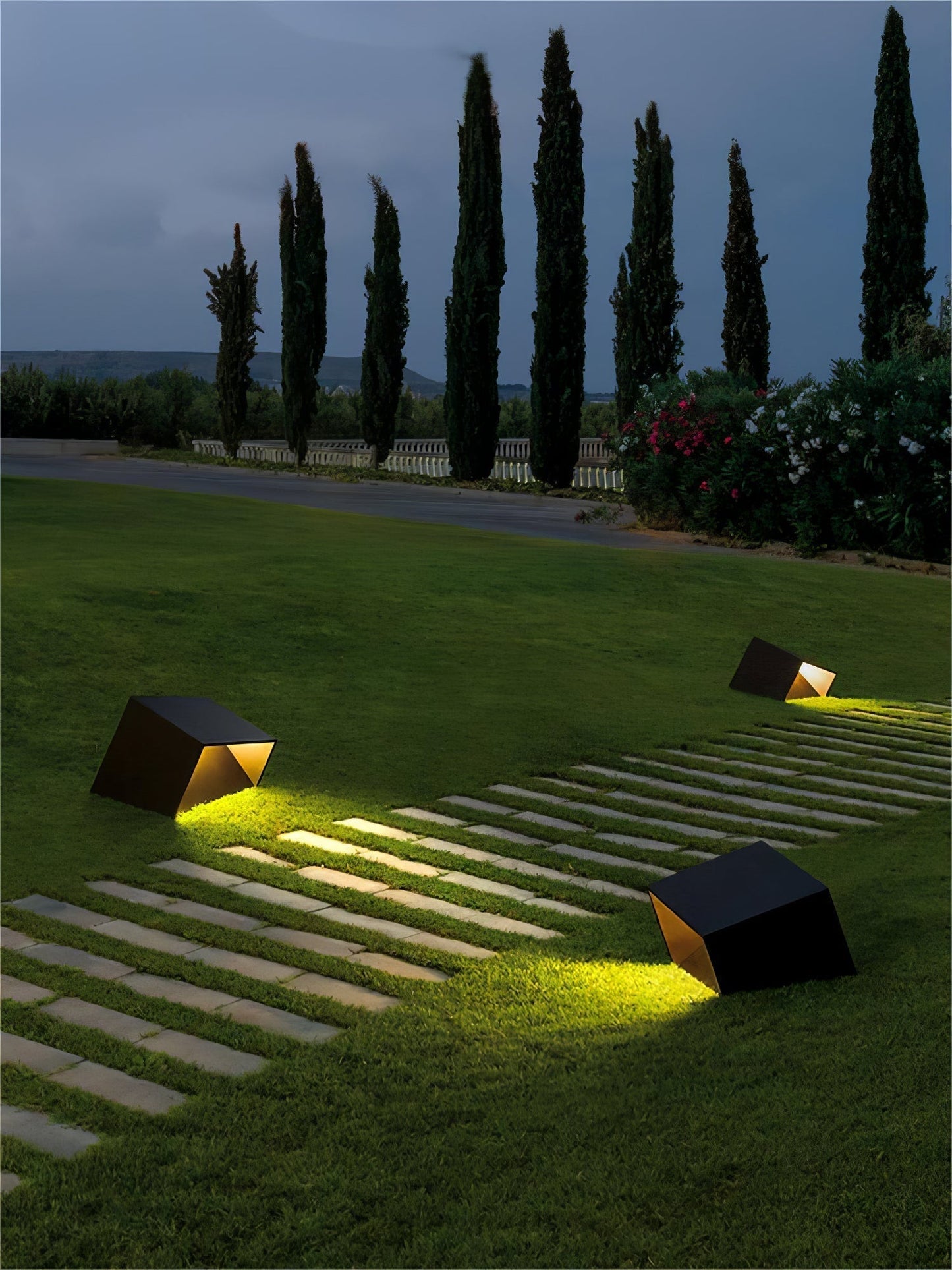 Solar Außenlampe Cube Garden - Kompakt und Widerstandsfähig LED-Beleuchtung für Ihren Garten