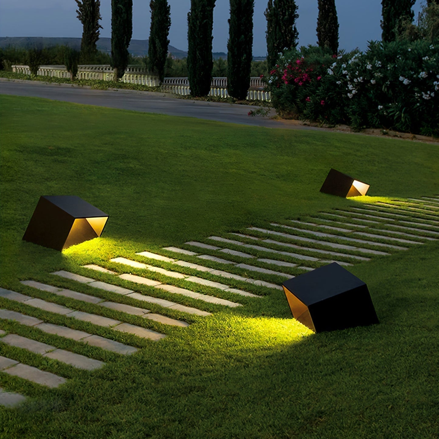 Solar Außenlampe Cube Garden - Kompakt und Widerstandsfähig LED-Beleuchtung für Ihren Garten