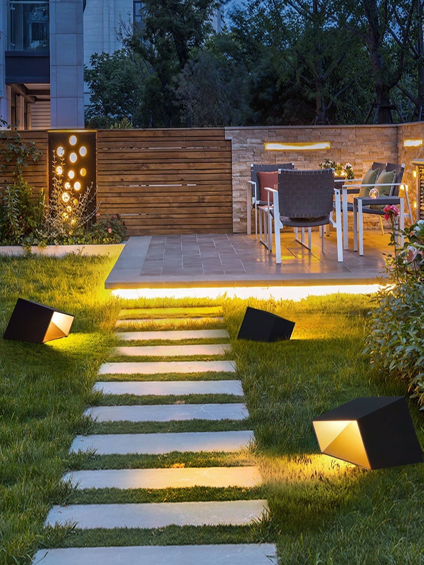Solar Außenlampe Cube Garden - Kompakt und Widerstandsfähig LED-Beleuchtung für Ihren Garten