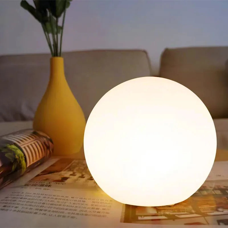 GlowSphere - Dekorative LED-Tischlampe für das Schlafzimmer