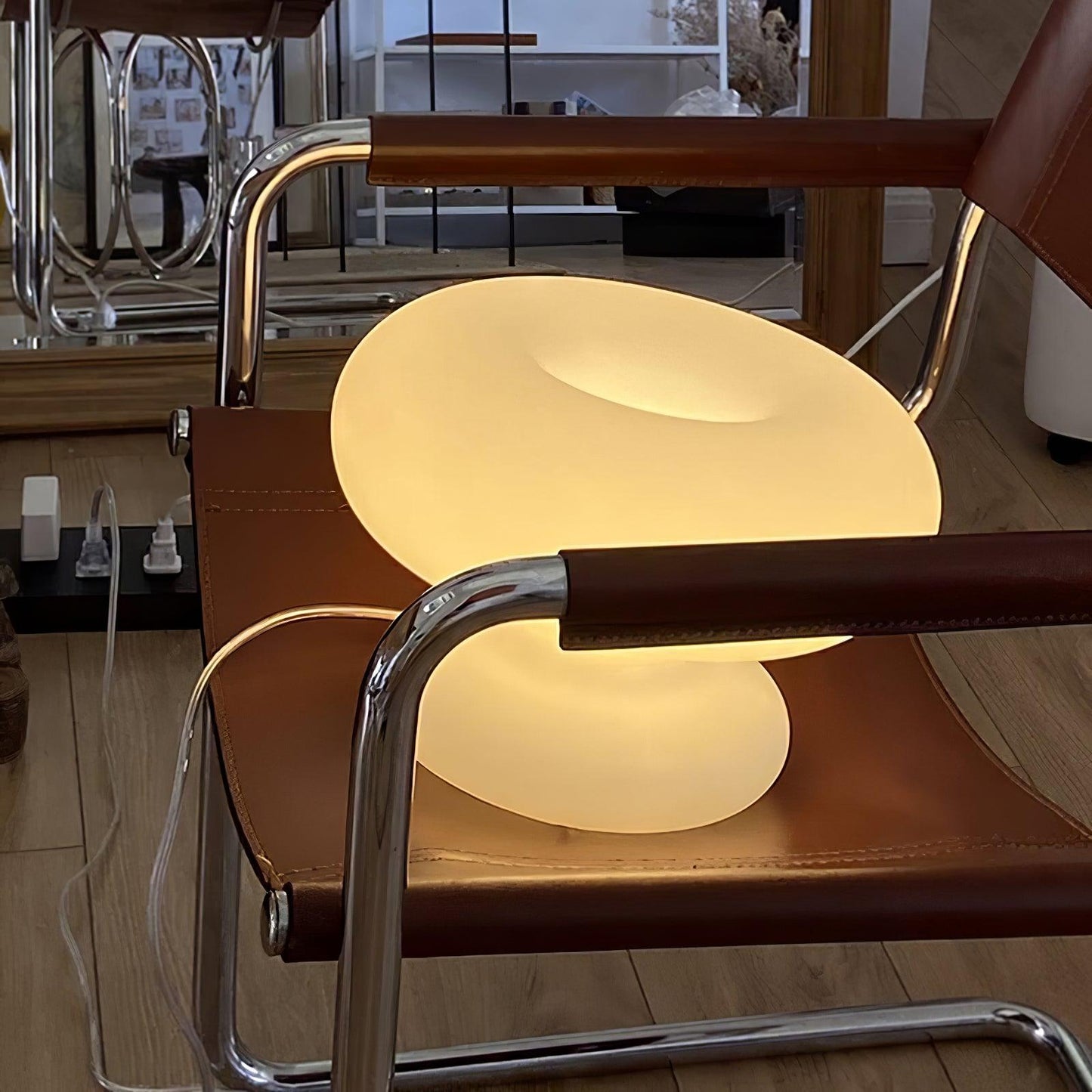 Garduru Tischlampe – Verspielt und doch Elegant LED Akzentbeleuchtung