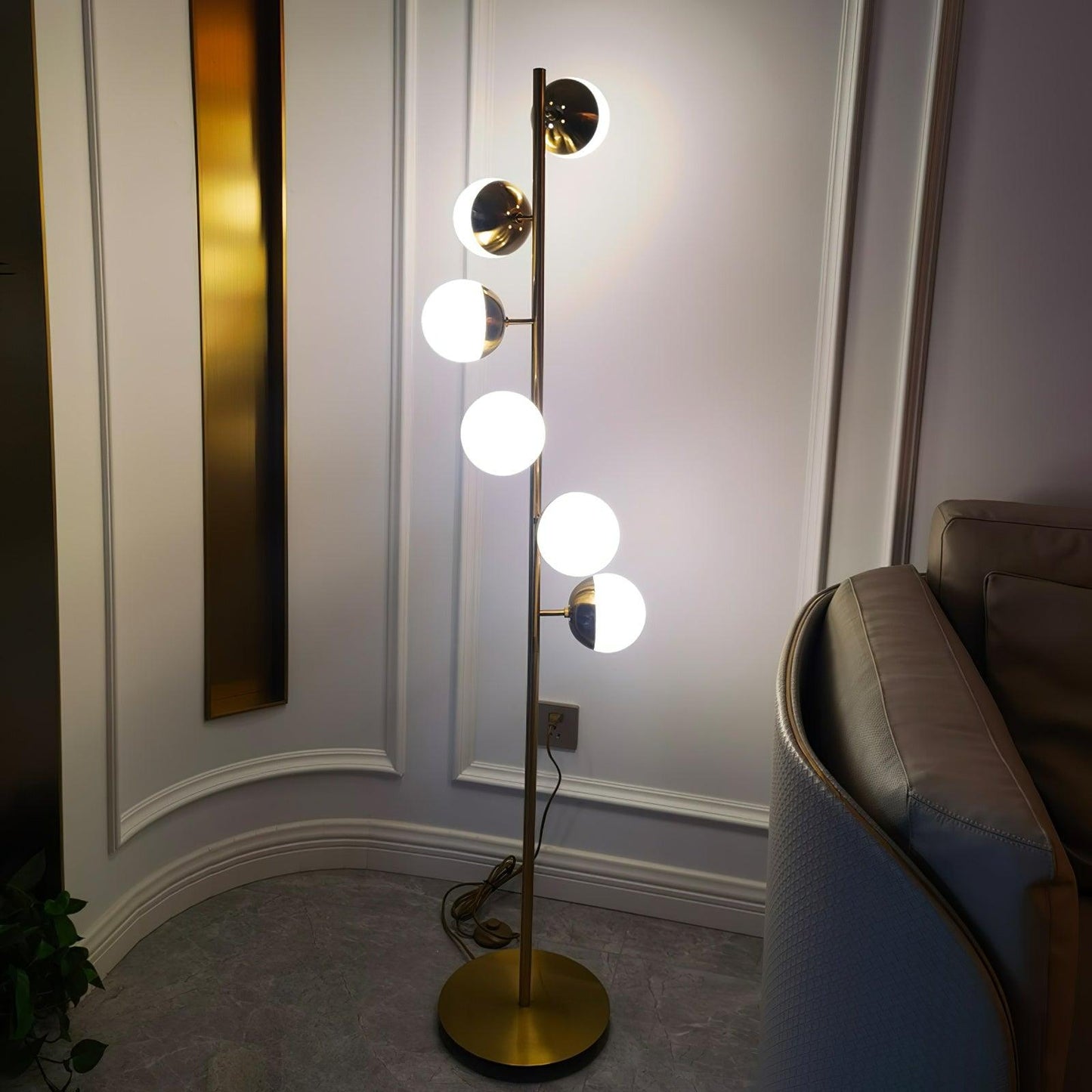 LED Baumlampe Doppler – Moderne Eleganz mit Glas-Kugeln