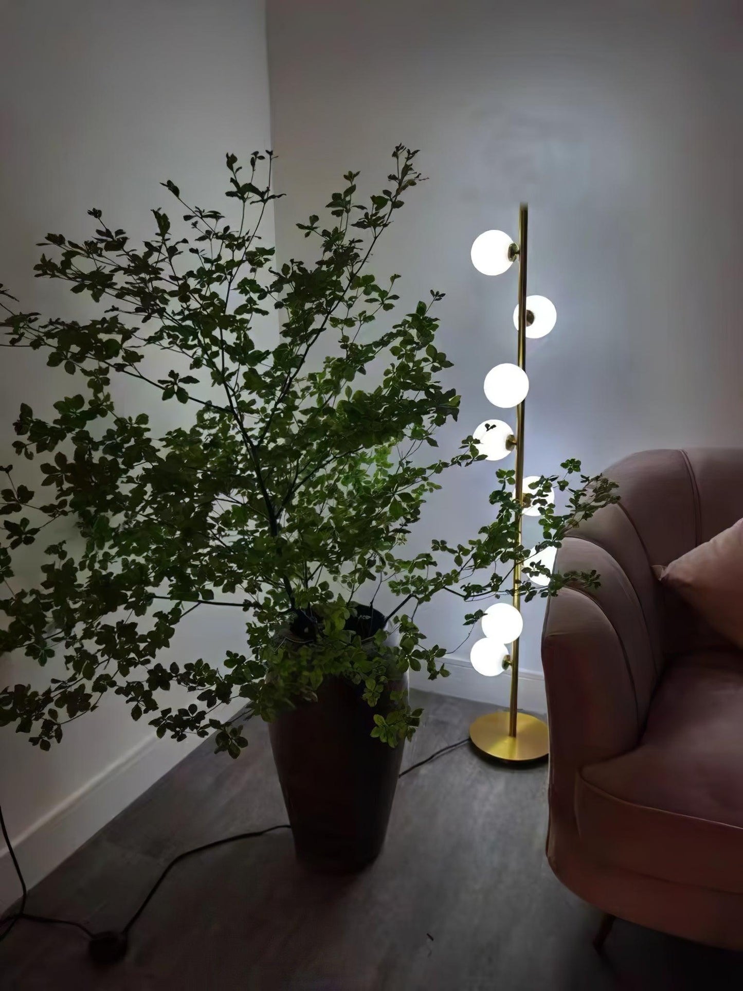 LED Baumlampe Doppler – Moderne Eleganz mit Glas-Kugeln