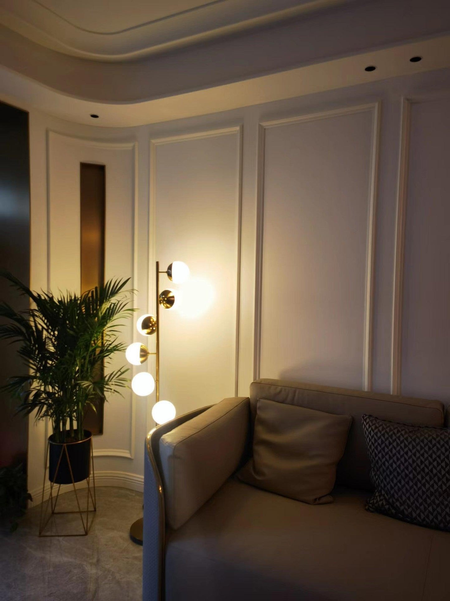 LED Baumlampe Doppler – Moderne Eleganz mit Glas-Kugeln
