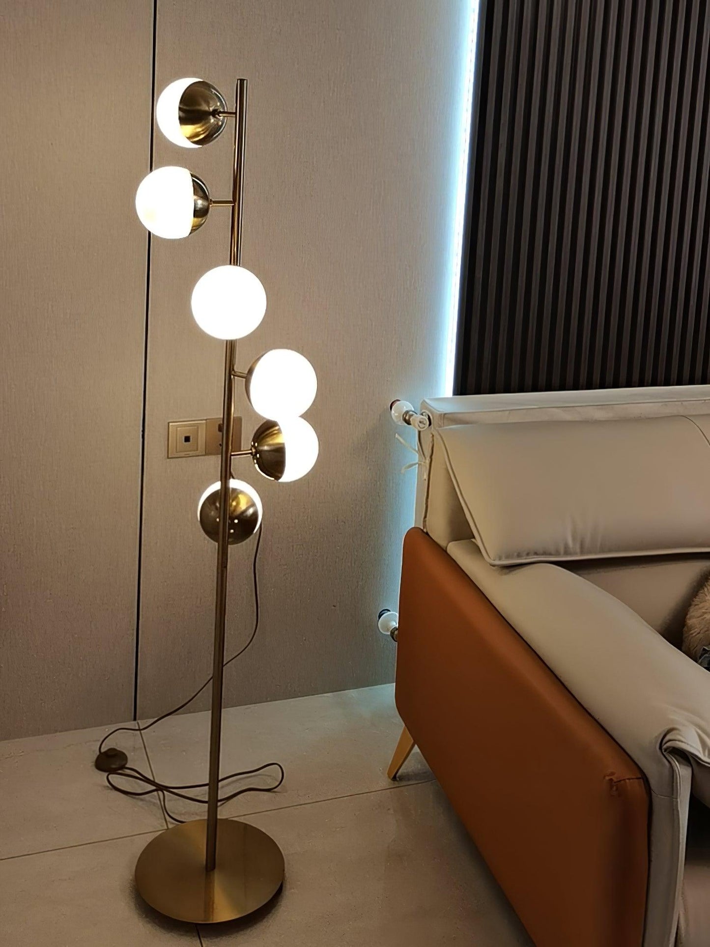 LED Baumlampe Doppler – Moderne Eleganz mit Glas-Kugeln