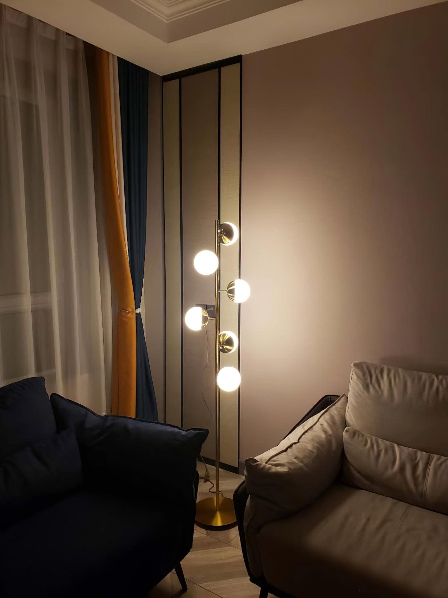 LED Baumlampe Doppler – Moderne Eleganz mit Glas-Kugeln