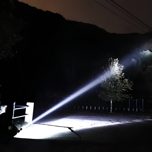 Wiederaufladbare LED-Taschenlampe mit langem Strahl