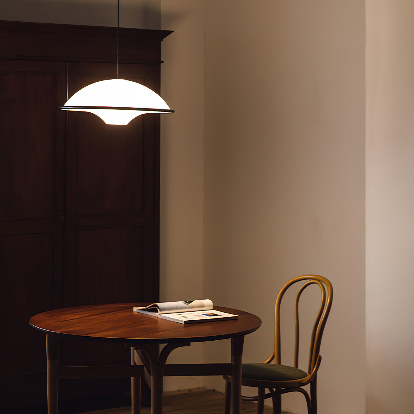 Moderne Fontana Suspension - Minimalistische LED-Lampe Inspiriert von UFOs