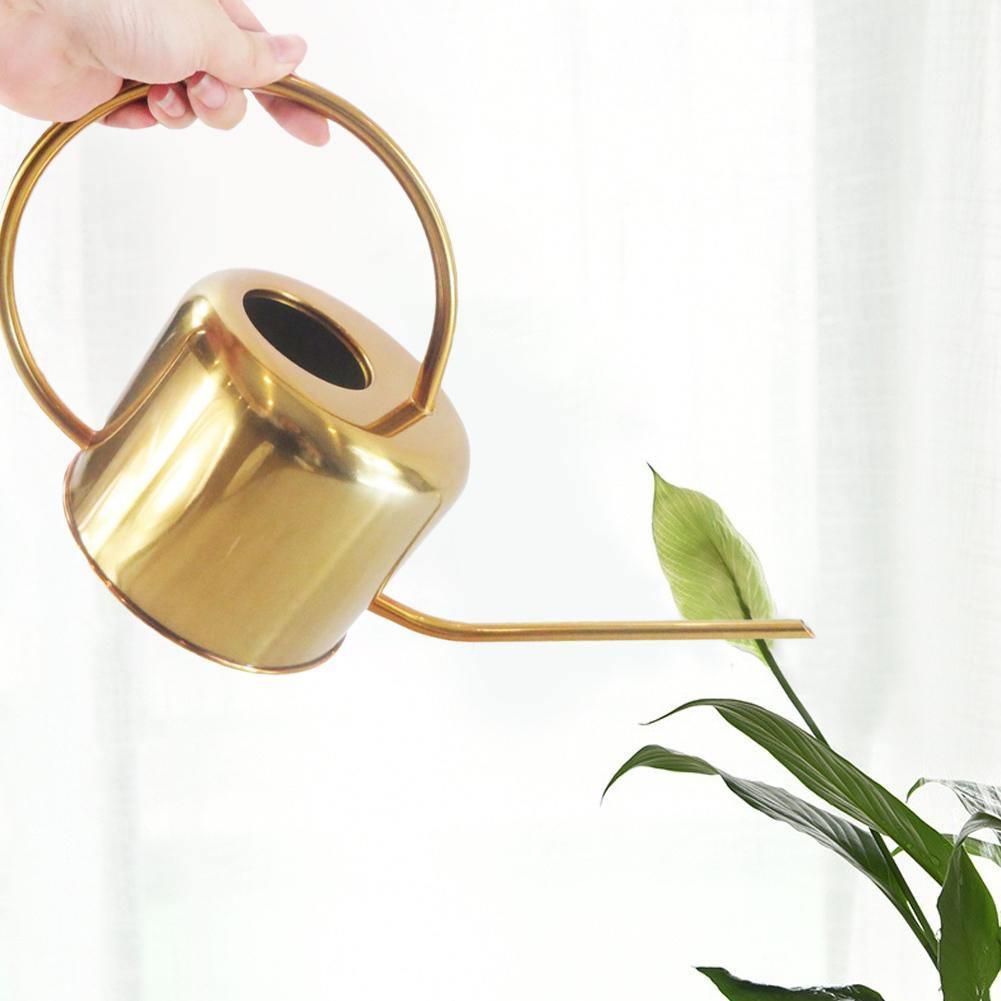 Goldene Blüte Gießkanne