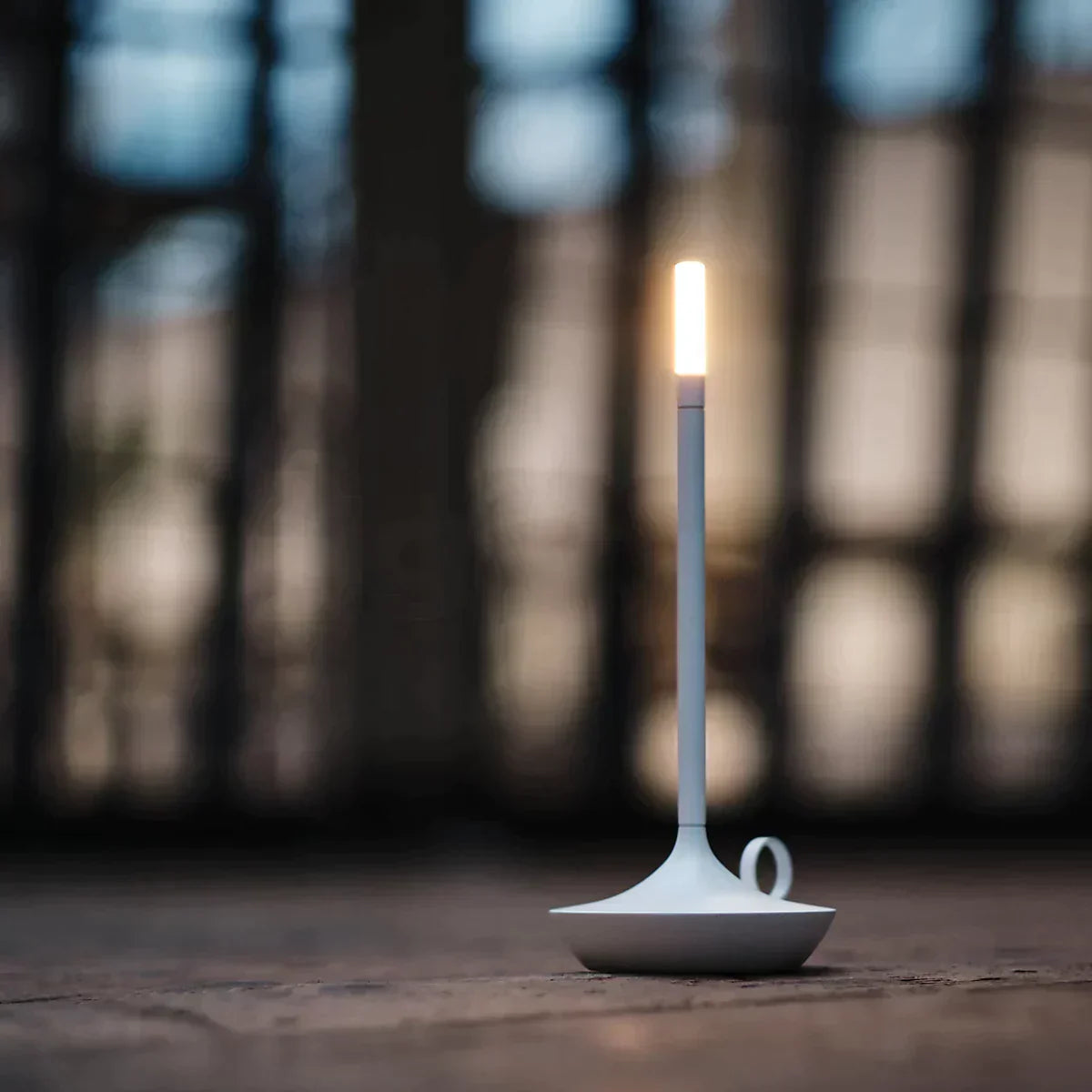 Lampe Giavi - Zeitgenössische Eleganz und warme Atmosphäre mit dimmbarem Licht