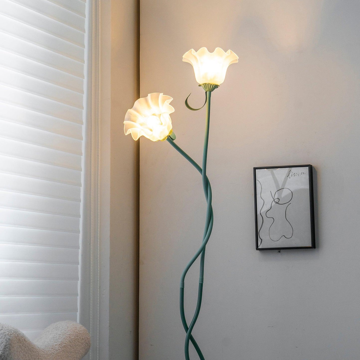 Stehlampe Calla Flowers – Elegante Beleuchtung mit weißen Blumen und raffiniertem Design