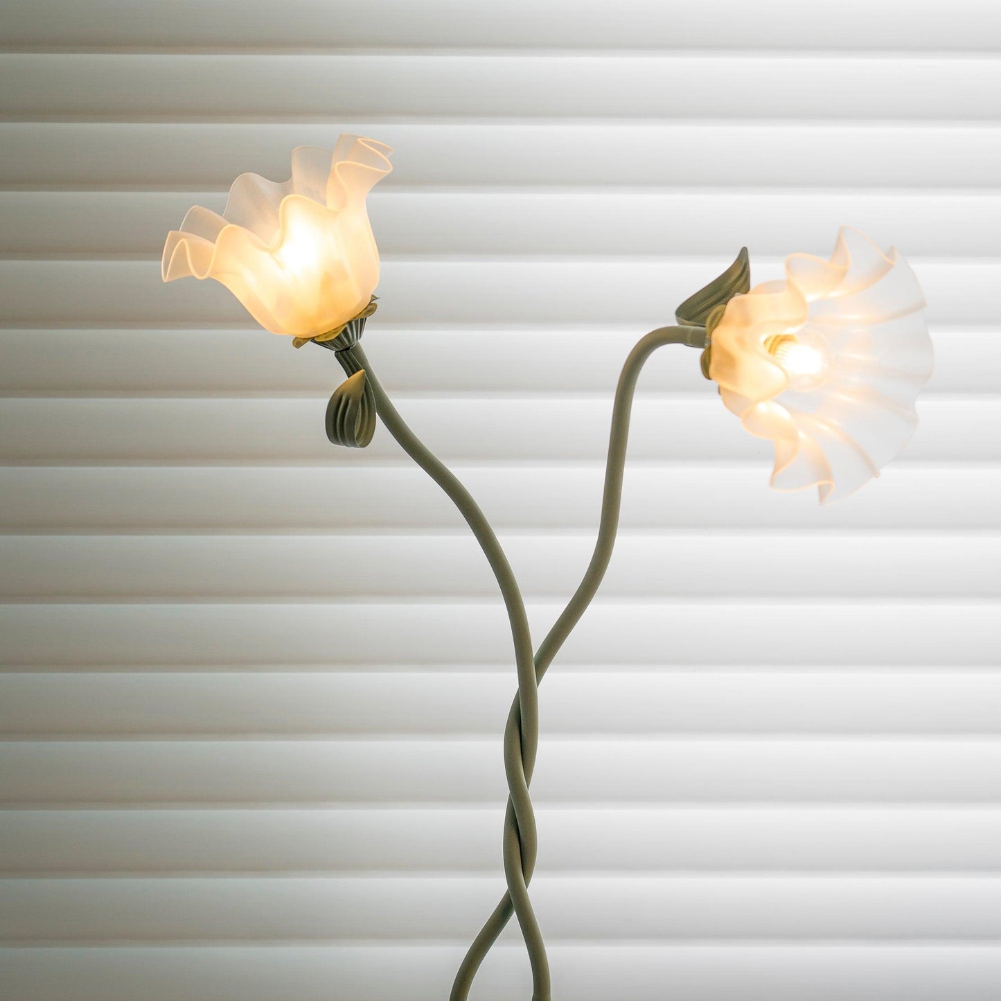 CALLA FLOWERS STEHLAMPE – ELEGANTE MODERNE BELEUCHTUNG