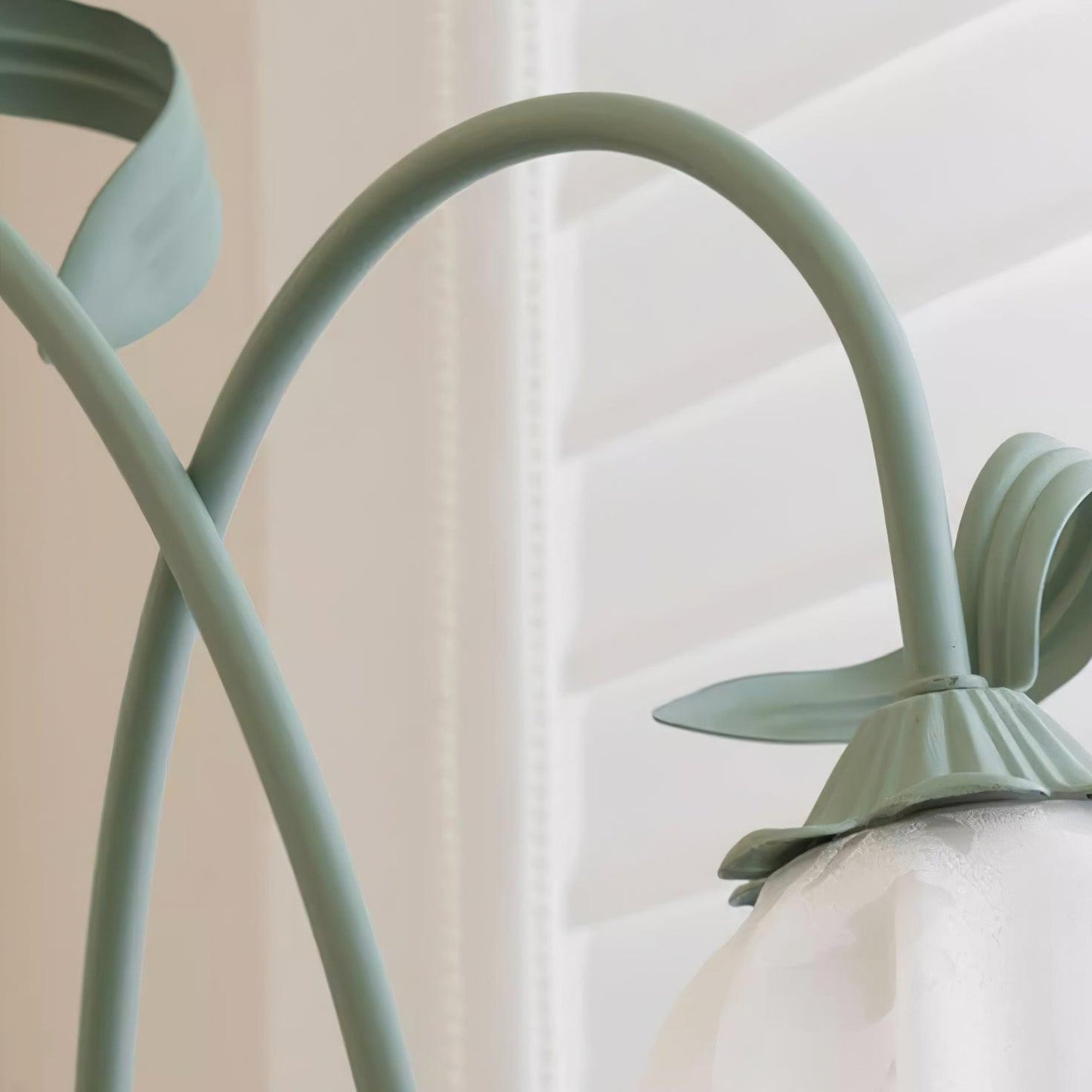Stehlampe Calla Flowers – Elegante Beleuchtung mit weißen Blumen und raffiniertem Design