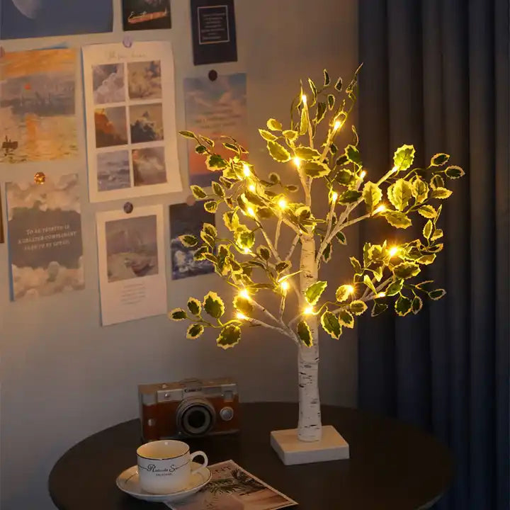 LED-Girlande Weihnachtsbaum mit grünen Blättern - Festliche Lichtdekoration