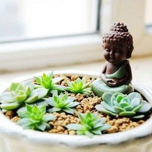 Kleine meditierende Buddhafiguren