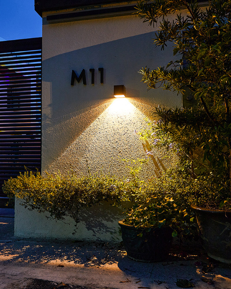 GlowBeam – Elegante Außenwandlampe für stimmungsvolle Beleuchtung