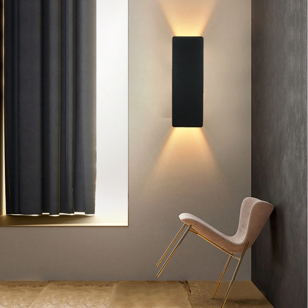 Moderne Wandlampe mit LED-Beleuchtung aus Aluminium für den Innenbereich