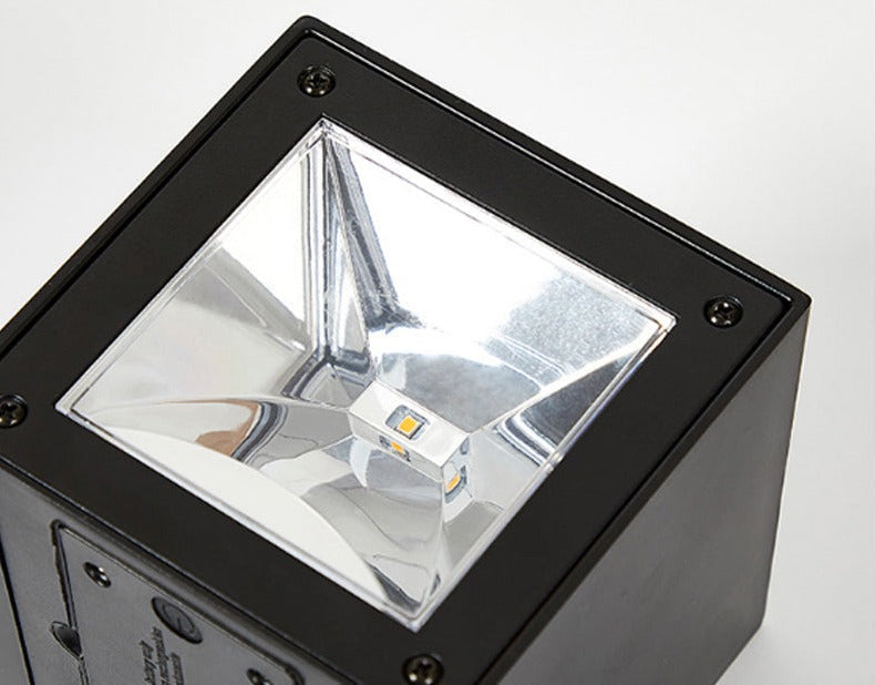 GlowBeam – Elegante Außenwandlampe für stimmungsvolle Beleuchtung