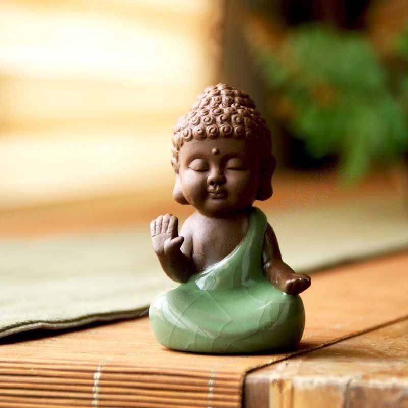 Kleine meditierende Buddhafiguren