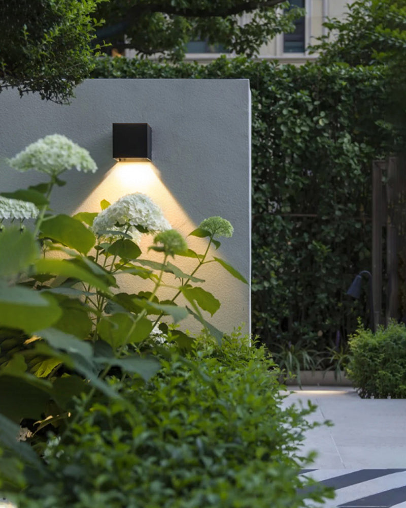 GlowBeam – Elegante Außenwandlampe für stimmungsvolle Beleuchtung