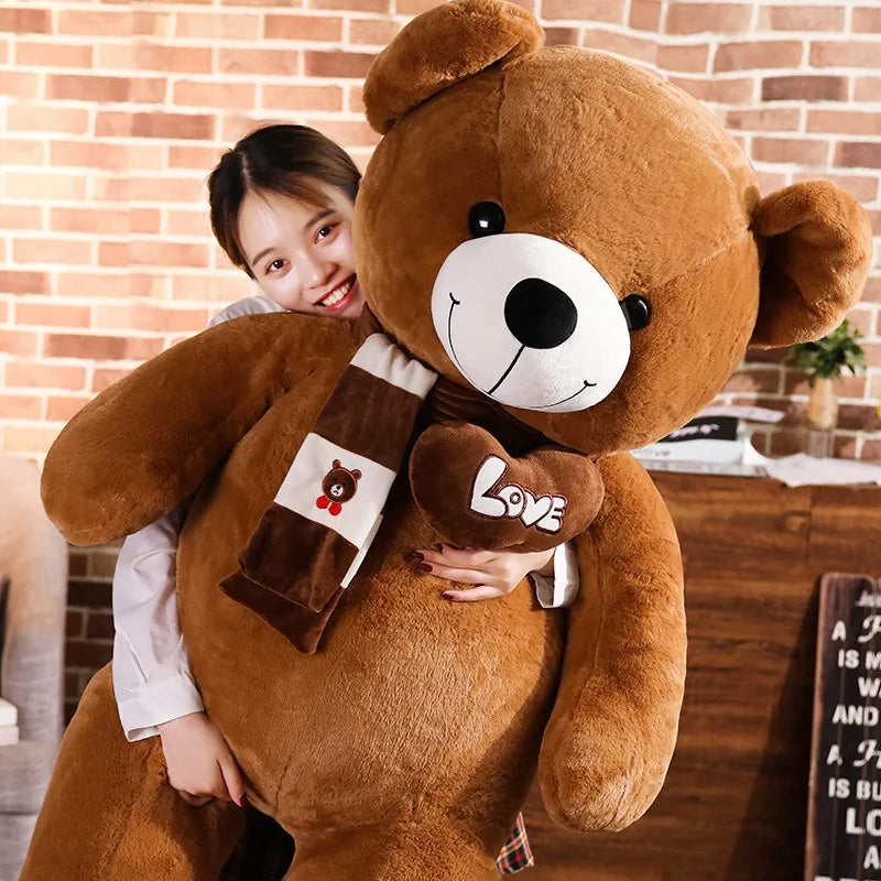 Garduru der Teddy - Lebensgroßer Kuscheltier mit Herzanhänger für romantische Anlässe