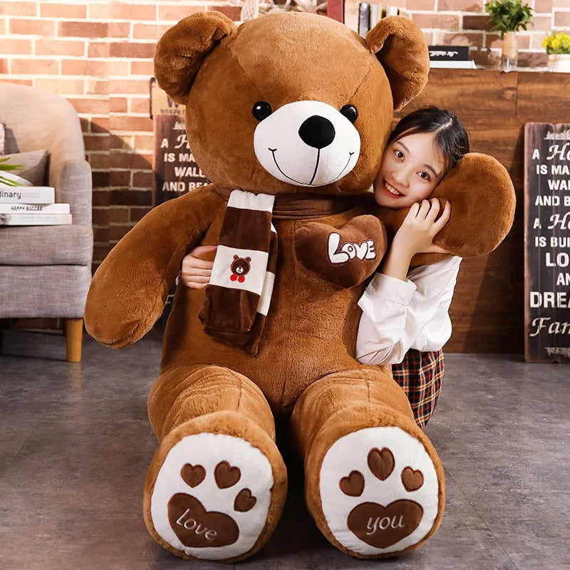 Garduru der Teddy - Lebensgroßer Kuscheltier mit Herzanhänger für romantische Anlässe