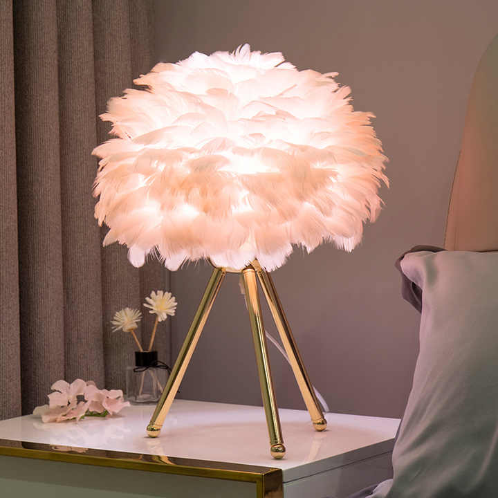MissFeather Luxus Tischlampe – Lampenschirm aus Federn mit Dimmfunktion