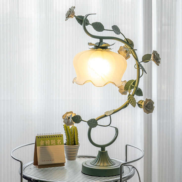 Lampe RoseGlo - Elegante und stilvolle Rose Lampe mit Glasschirm, sanfte und romantische Beleuchtung