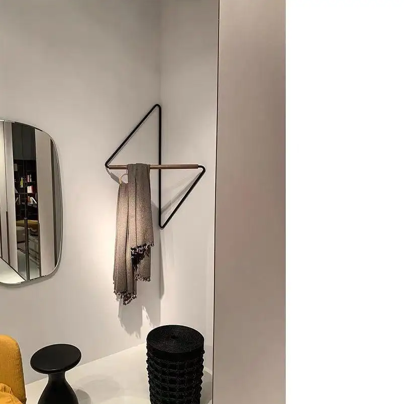 Hammond Ecke Hängeregal Wandkleiderständer für elegantes Interieur
