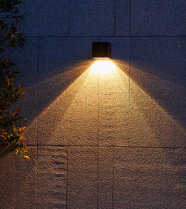 GlowBeam – Elegante Außenwandlampe für stimmungsvolle Beleuchtung