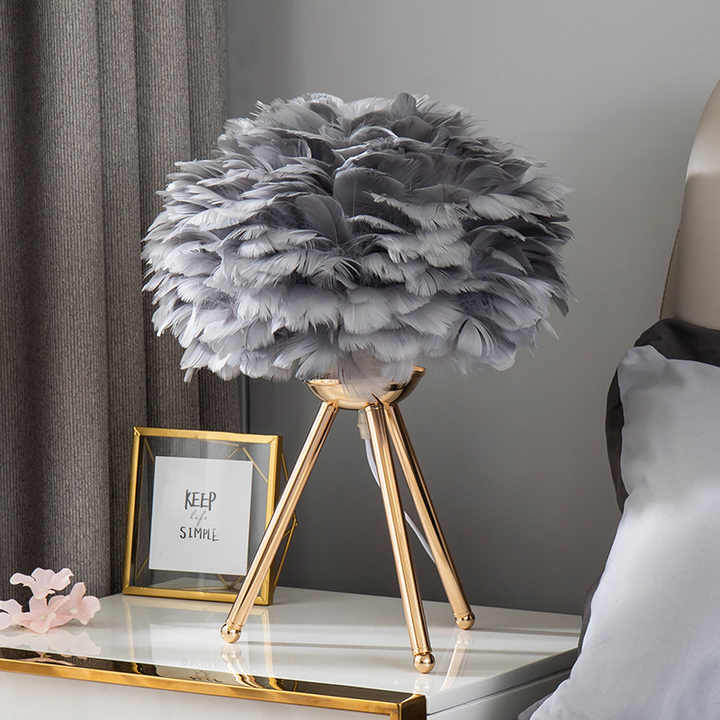 MissFeather Luxus Tischlampe – Lampenschirm aus Federn mit Dimmfunktion