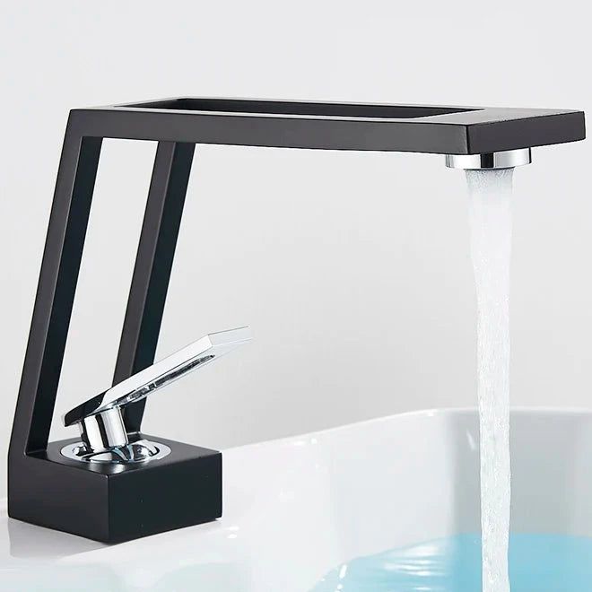 Hohes Waschbecken Mischbatterie mit geometrischem Design und minimalistischem Griff - Edelstahl für modernes Badezimmer