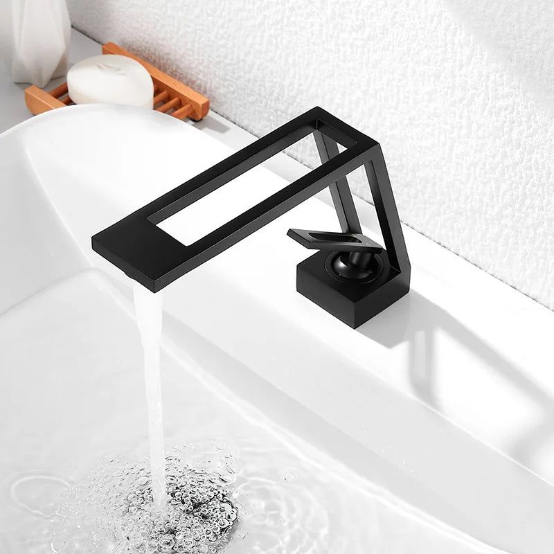 Hohes Waschbecken Mischbatterie mit geometrischem Design und minimalistischem Griff - Edelstahl für modernes Badezimmer
