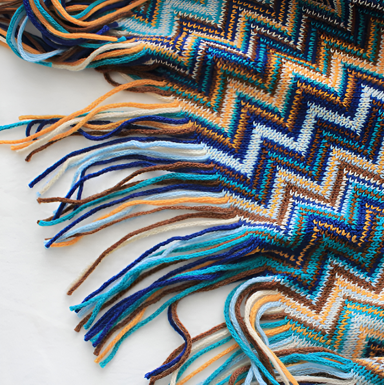 AcrylZag Plaid - Leichte handgestrickte Boho-Fleecedecke mit Quastendesign