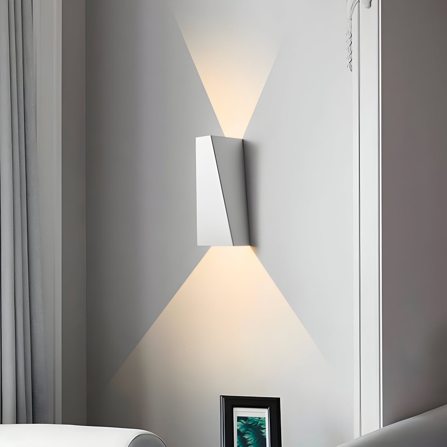 AlumiRay Wandlampe - Minimalistische trapezförmige Wandlampe - Up and Down Wandlichter LED