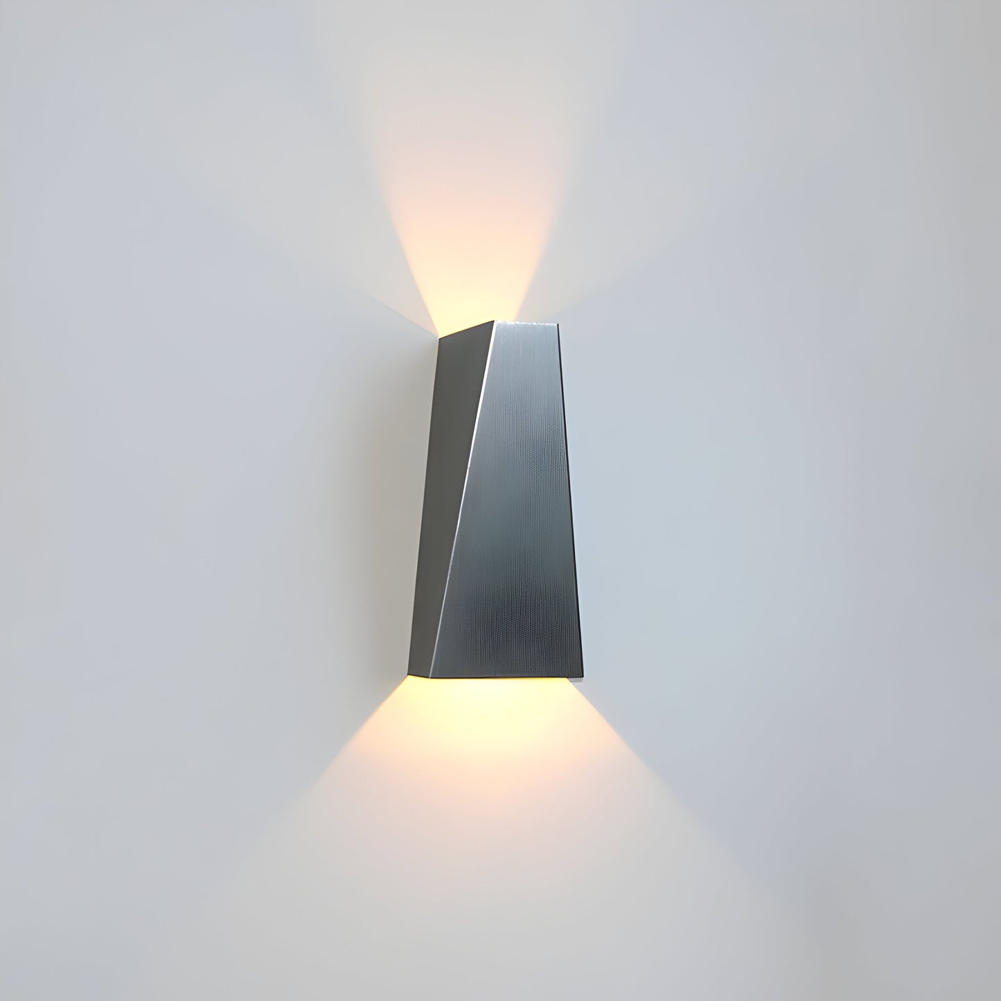 AlumiRay Wandlampe - Minimalistische trapezförmige Wandlampe - Up and Down Wandlichter LED